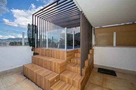 Apartamento à venda com 240m², 4 quartos e 3 vagasCOBERTURA