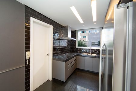 Apartamento à venda com 240m², 4 quartos e 3 vagasCOZINHA