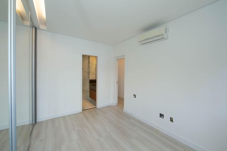 Apartamento à venda com 240m², 4 quartos e 3 vagasQUARTO2