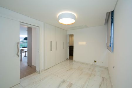 Apartamento à venda com 240m², 4 quartos e 3 vagasQUARTO4