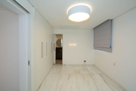 Apartamento à venda com 240m², 4 quartos e 3 vagasQUARTO4