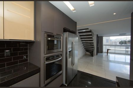 Apartamento à venda com 240m², 4 quartos e 3 vagasCOZINHA