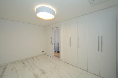 Apartamento à venda com 240m², 4 quartos e 3 vagasQUARTO4