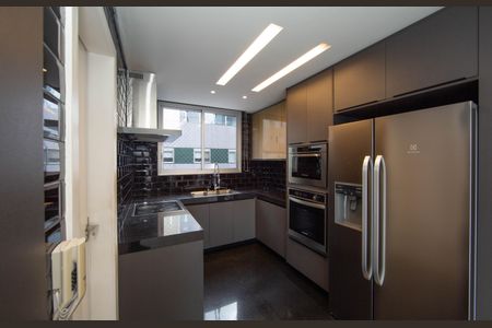 Apartamento à venda com 240m², 4 quartos e 3 vagasCOZINHA