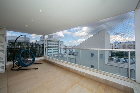 Apartamento à venda com 240m², 4 quartos e 3 vagasCOBERTURA