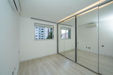 Apartamento à venda com 240m², 4 quartos e 3 vagasQUARTO2