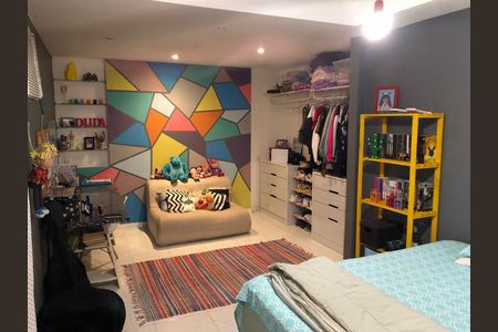 Casa à venda com 4 quartos, 720m² em Vila Valqueire, Rio de Janeiro