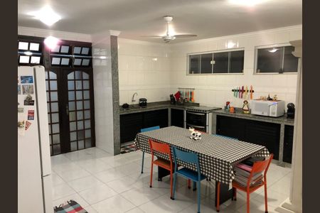 Casa à venda com 4 quartos, 720m² em Vila Valqueire, Rio de Janeiro