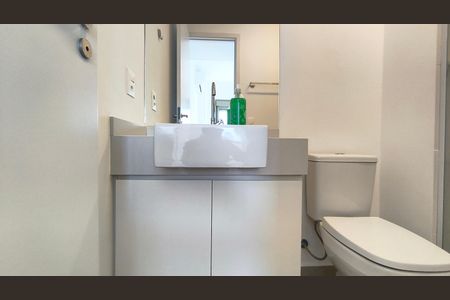 Banheiro de kitnet/studio para alugar com 1 quarto, 23m² em Aclimação, São Paulo