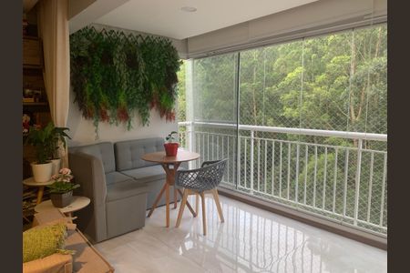 Apartamento à venda com 94m², 3 quartos e 2 vagasVaranda