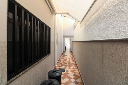 Casa à venda com 170m², 3 quartos e 2 vagas Casa à venda com 170m², 3 quartos e 2 vagasCorredor Lateral