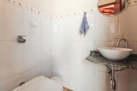Casa à venda com 170m², 3 quartos e 2 vagas Casa à venda com 170m², 3 quartos e 2 vagasQuintal e Churrasqueira - Lavabo