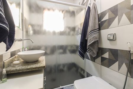 Casa à venda com 170m², 3 quartos e 2 vagas Casa à venda com 170m², 3 quartos e 2 vagasBanheiro Social
