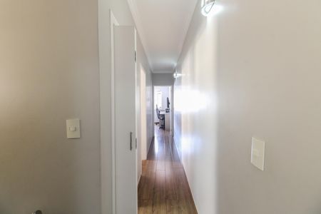 Casa à venda com 170m², 3 quartos e 2 vagas Casa à venda com 170m², 3 quartos e 2 vagasCorredor de Acesso aos Quartos