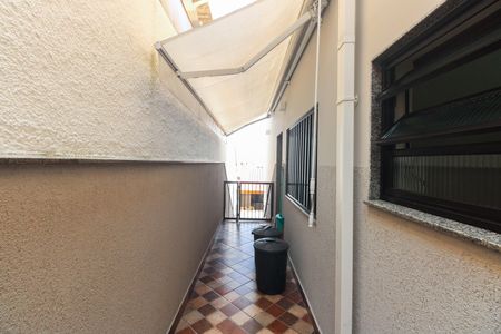 Casa à venda com 170m², 3 quartos e 2 vagas Casa à venda com 170m², 3 quartos e 2 vagasCorredor Lateral