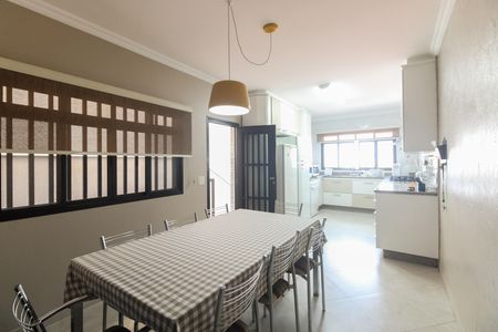 Casa à venda com 170m², 3 quartos e 2 vagas Casa à venda com 170m², 3 quartos e 2 vagasCozinha