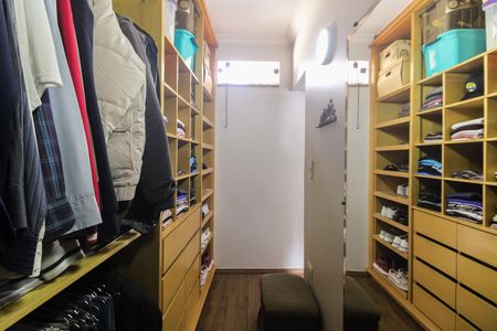 Casa à venda com 170m², 3 quartos e 2 vagas Casa à venda com 170m², 3 quartos e 2 vagasSuíte - Closet