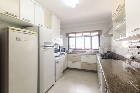 Casa à venda com 170m², 3 quartos e 2 vagas Casa à venda com 170m², 3 quartos e 2 vagasCozinha