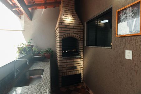 Casa à venda com 170m², 3 quartos e 2 vagas Casa à venda com 170m², 3 quartos e 2 vagasQuintal e Churrasqueira