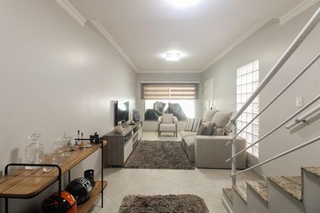Casa à venda com 170m², 3 quartos e 2 vagas Casa à venda com 170m², 3 quartos e 2 vagasSala