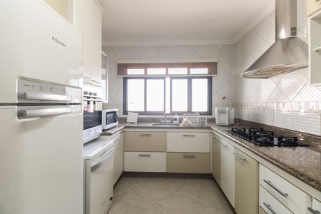 Casa à venda com 170m², 3 quartos e 2 vagas Casa à venda com 170m², 3 quartos e 2 vagasCozinha