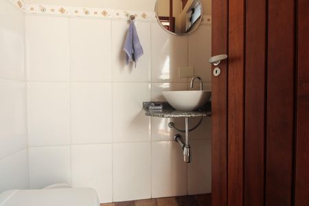 Casa à venda com 170m², 3 quartos e 2 vagas Casa à venda com 170m², 3 quartos e 2 vagasQuintal e Churrasqueira - Lavabo