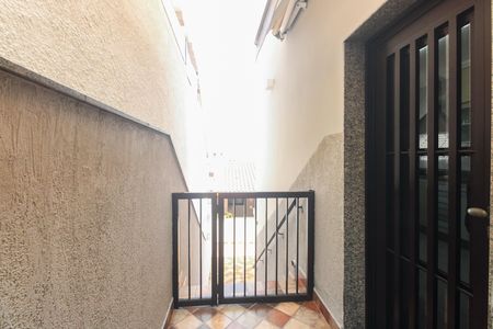 Casa à venda com 170m², 3 quartos e 2 vagas Casa à venda com 170m², 3 quartos e 2 vagasCorredor Lateral