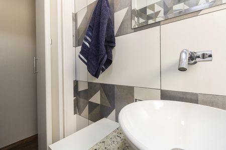 Casa à venda com 170m², 3 quartos e 2 vagas Casa à venda com 170m², 3 quartos e 2 vagasBanheiro Social
