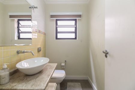 Casa à venda com 170m², 3 quartos e 2 vagas Casa à venda com 170m², 3 quartos e 2 vagasLavabo