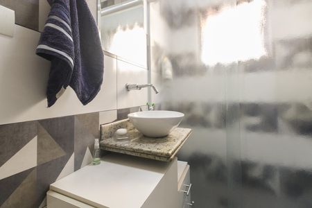 Casa à venda com 170m², 3 quartos e 2 vagas Casa à venda com 170m², 3 quartos e 2 vagasBanheiro Social