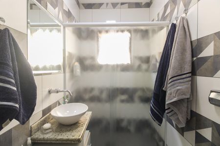 Casa à venda com 170m², 3 quartos e 2 vagas Casa à venda com 170m², 3 quartos e 2 vagasBanheiro Social