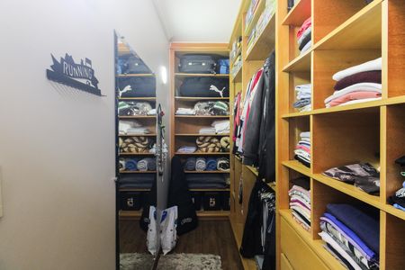 Casa à venda com 170m², 3 quartos e 2 vagas Casa à venda com 170m², 3 quartos e 2 vagasSuíte - Closet
