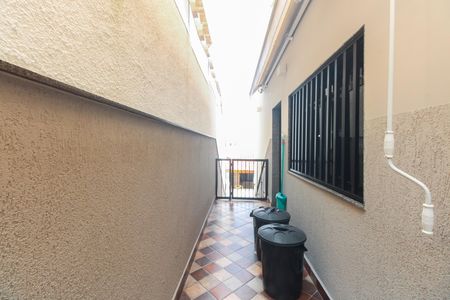 Casa à venda com 170m², 3 quartos e 2 vagas Casa à venda com 170m², 3 quartos e 2 vagasCorredor Lateral