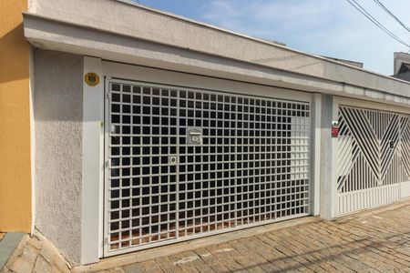 Casa à venda com 170m², 3 quartos e 2 vagas Casa à venda com 170m², 3 quartos e 2 vagasFachada