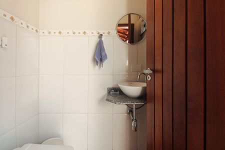 Casa à venda com 170m², 3 quartos e 2 vagas Casa à venda com 170m², 3 quartos e 2 vagasQuintal e Churrasqueira - Lavabo