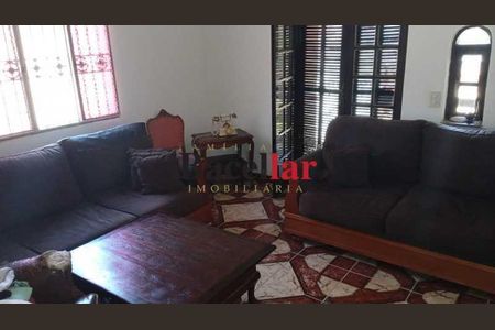 Casa à venda com 5 quartos, 250m² em Vila Valqueire, Rio de Janeiro