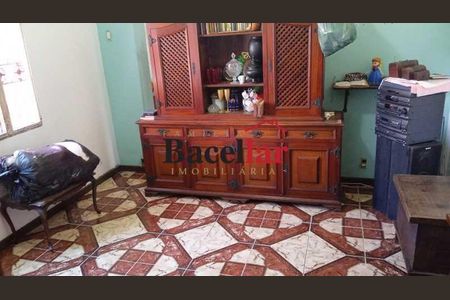 Casa à venda com 5 quartos, 250m² em Vila Valqueire, Rio de Janeiro