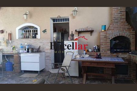 Casa à venda com 5 quartos, 250m² em Vila Valqueire, Rio de Janeiro