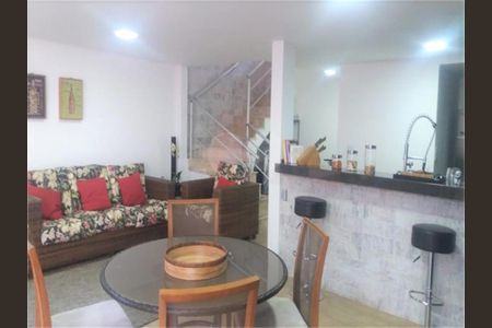 Casa à venda com 4 quartos, 206m² em Cidade Dutra, São Paulo