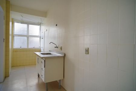 Cozinha  de apartamento à venda com 2 quartos, 42m² em Floresta, Porto Alegre