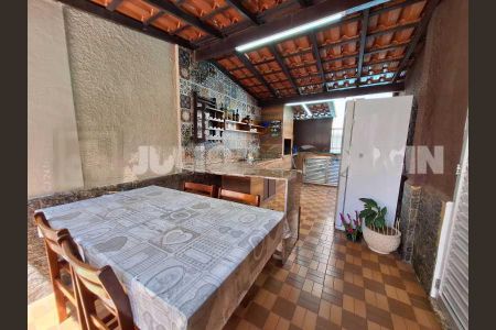 Casa à venda com 6 quartos, 412m² em Vila Valqueire, Rio de Janeiro