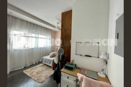 Casa à venda com 6 quartos, 412m² em Vila Valqueire, Rio de Janeiro