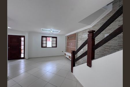 Casa para alugar com 200m², 4 quartos e 3 vagasSala