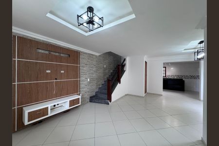 Casa para alugar com 200m², 4 quartos e 3 vagasSala