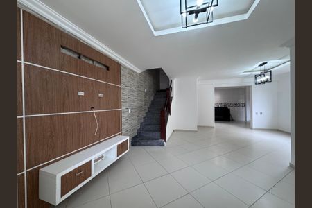 Casa para alugar com 200m², 4 quartos e 3 vagasSala