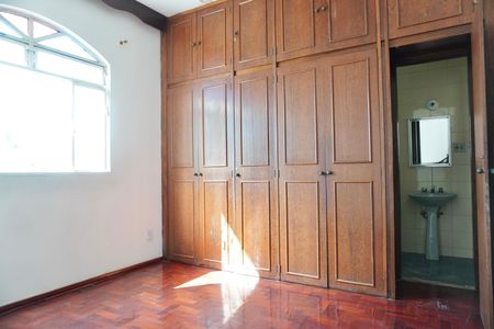 Casa à venda com 250m², 6 quartos e 5 vagasSuíte 1 (Casa)