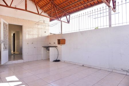 Casa à venda com 250m², 6 quartos e 5 vagasÁrea de Serviço (Apartamento)