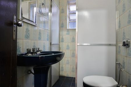 Casa à venda com 250m², 6 quartos e 5 vagasBanheiro Social (Casa)