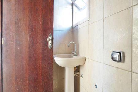 Casa à venda com 250m², 6 quartos e 5 vagasBanheiro Social (Apartamento)