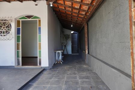 Casa à venda com 250m², 6 quartos e 5 vagasGaragem (Casa)